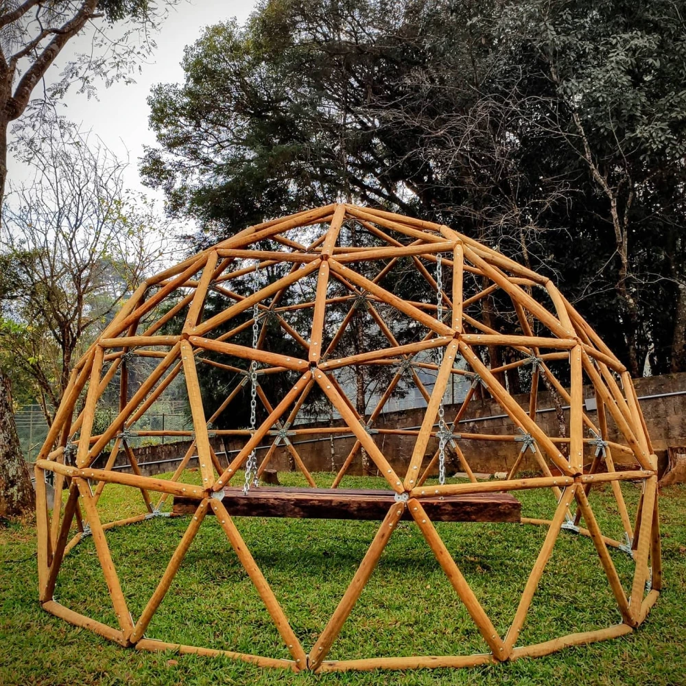 Um Balanço Geodésico - Madeira Tratada de Alta Qualidade